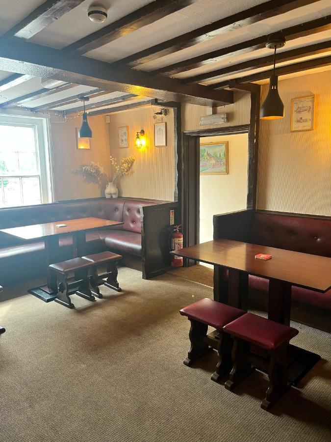 The Lion Hotel Llansantffraid-ym-Mechain Kültér fotó