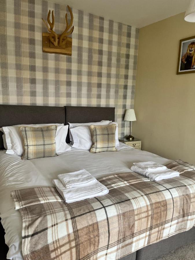 The Lion Hotel Llansantffraid-ym-Mechain Kültér fotó